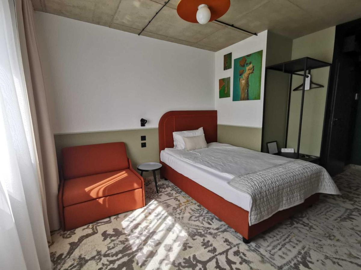 Arche Hotel Wroclaw Airport Екстер'єр фото