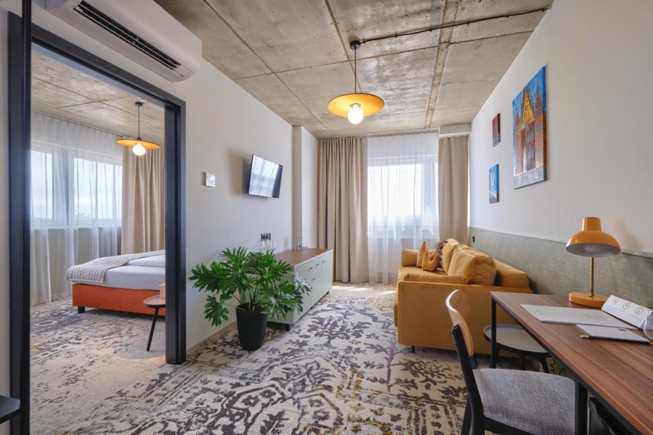Arche Hotel Wroclaw Airport Екстер'єр фото