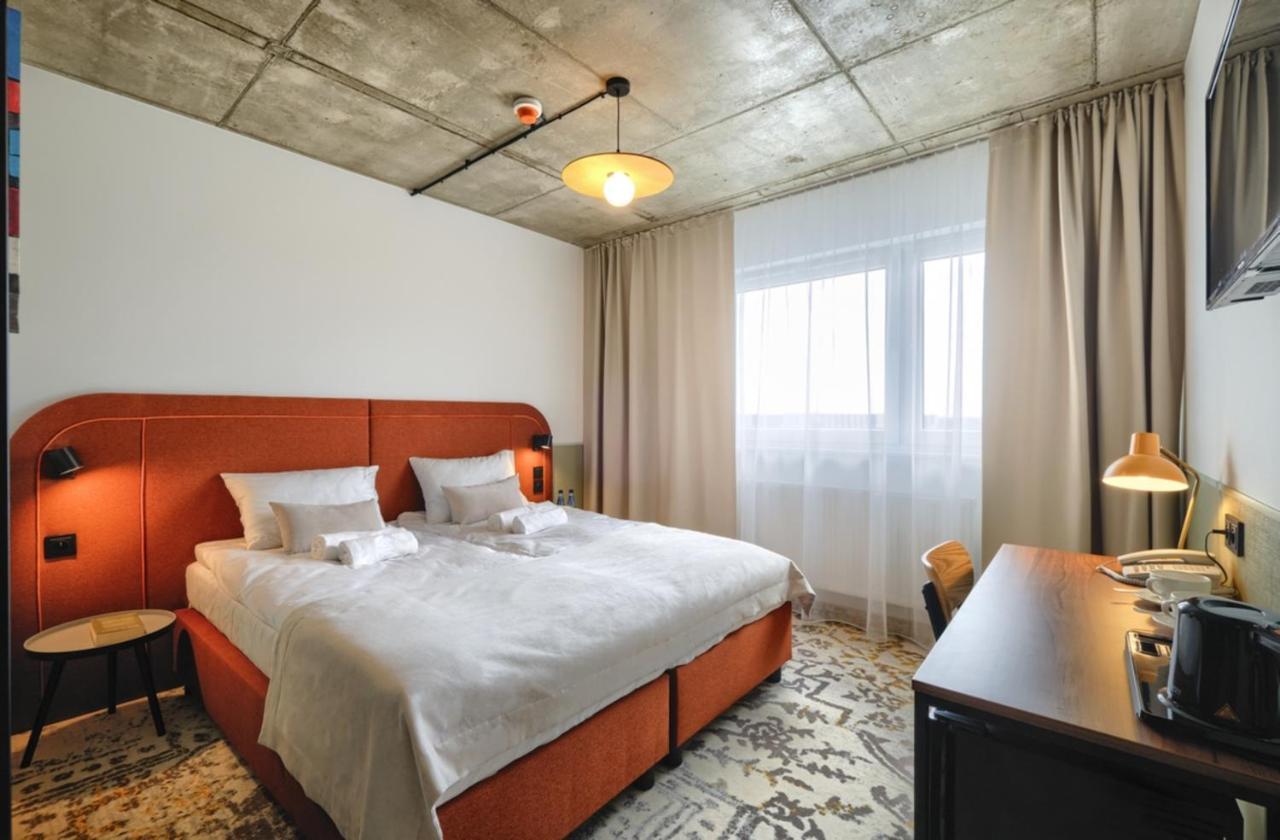 Arche Hotel Wroclaw Airport Екстер'єр фото
