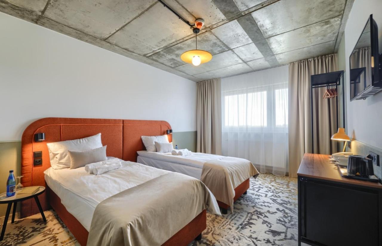 Arche Hotel Wroclaw Airport Екстер'єр фото