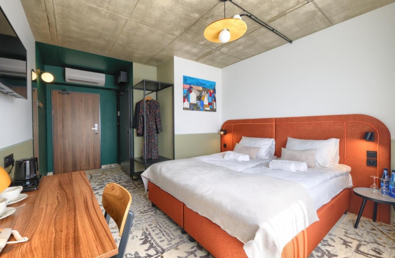 Arche Hotel Wroclaw Airport Екстер'єр фото