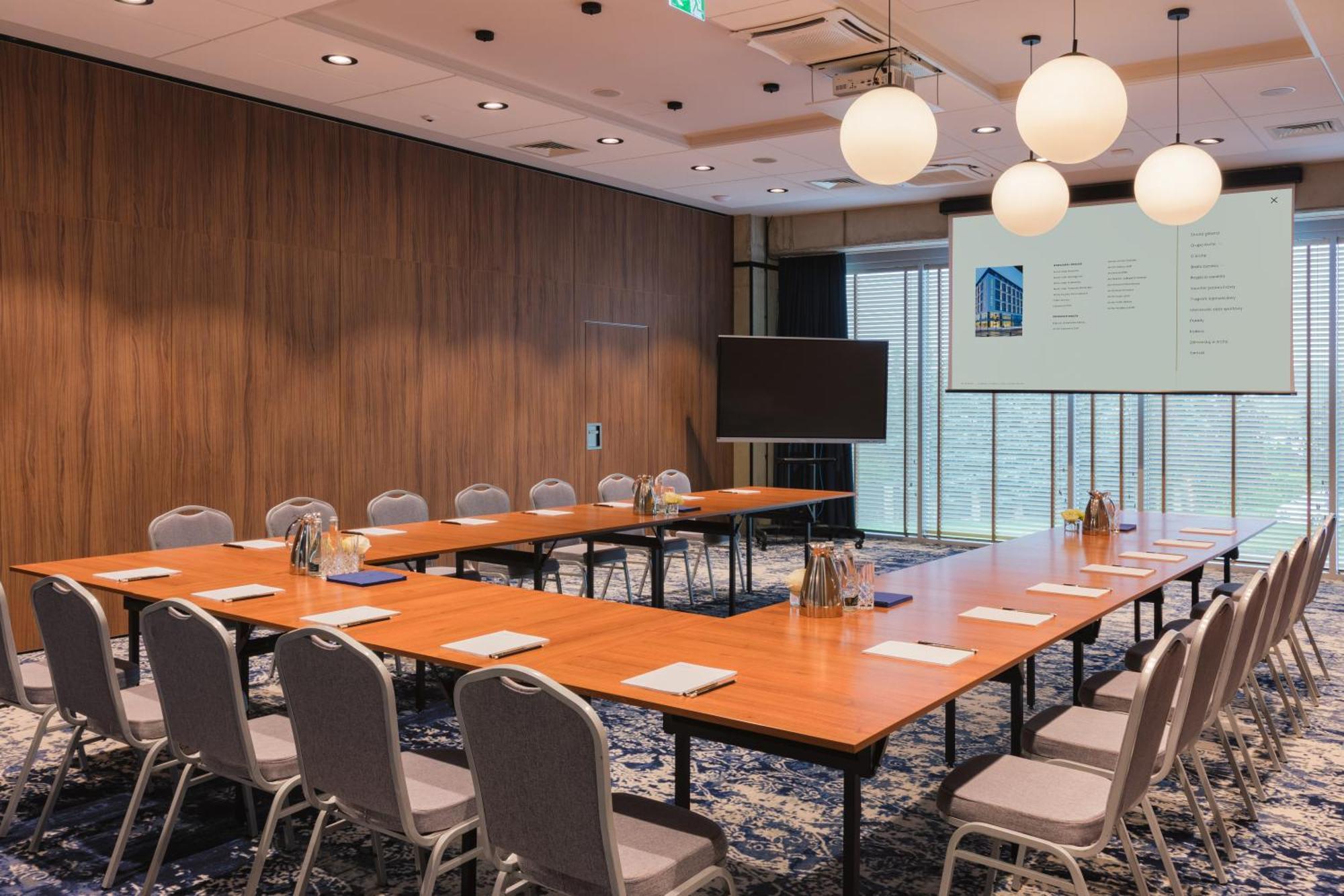 Arche Hotel Wroclaw Airport Екстер'єр фото